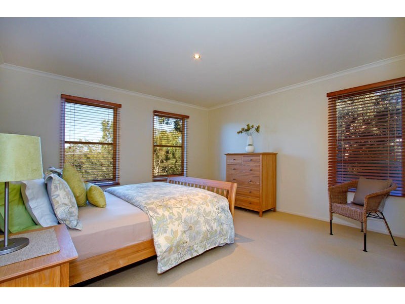 8 Warrain Avenue, Rosebud VIC 3939