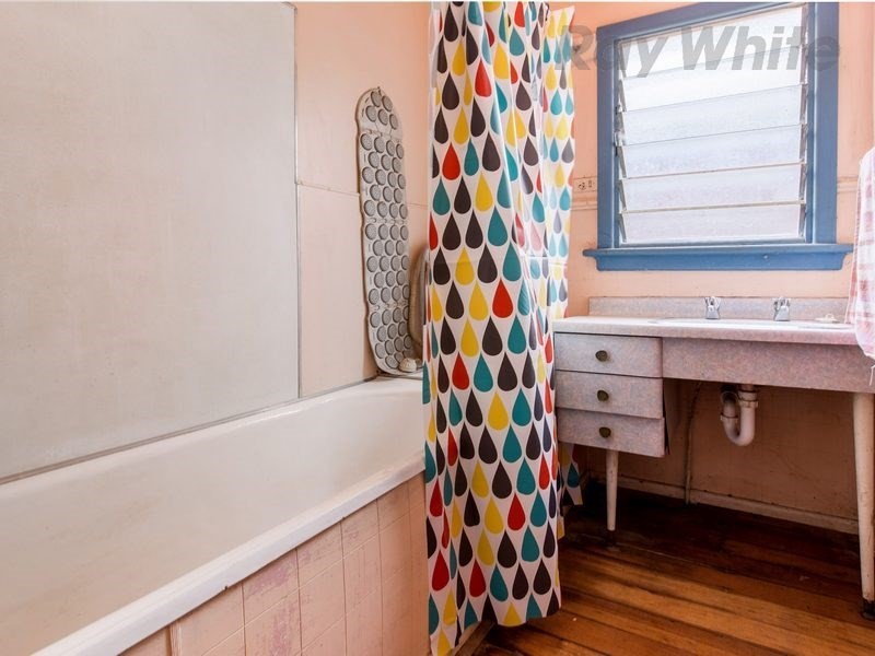 69 Seventh Avenue, Rosebud VIC 3939