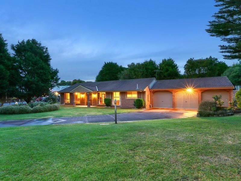 16 Lockhart Drive, Rosebud VIC 3939