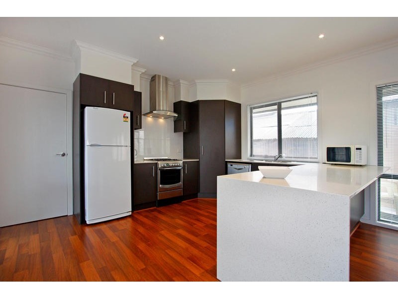 2/21 Lawson Crescent, Rosebud VIC 3939