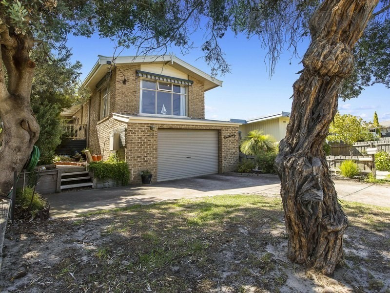 89 Fourth Avenue, Rosebud VIC 3939