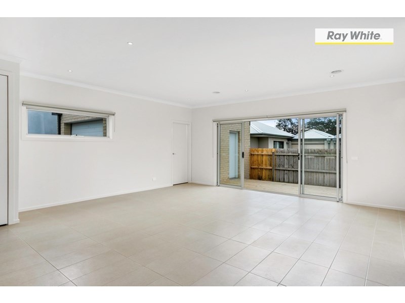 2/13 Rose Street, Rosebud West VIC 3940