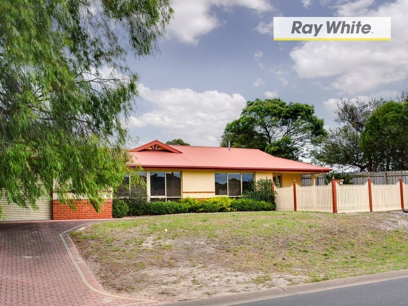 220 Eighth Avenue, Rosebud VIC 3939