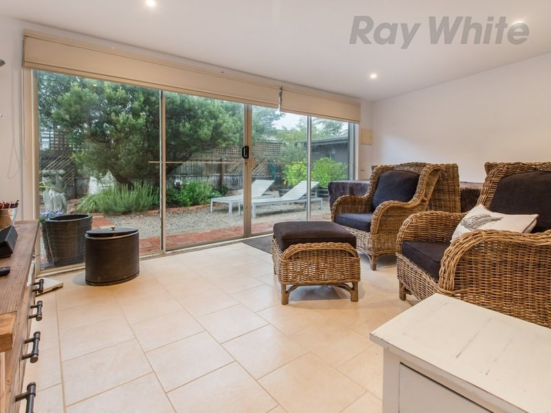8 Florence Avenue, Rosebud West VIC 3940