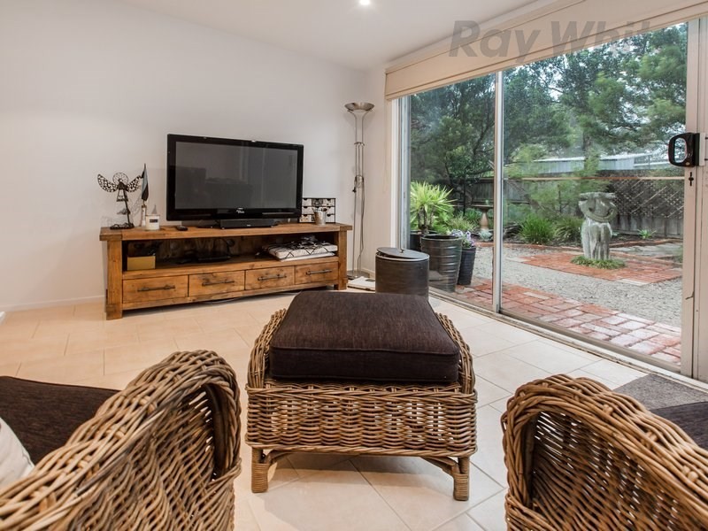 8 Florence Avenue, Rosebud West VIC 3940