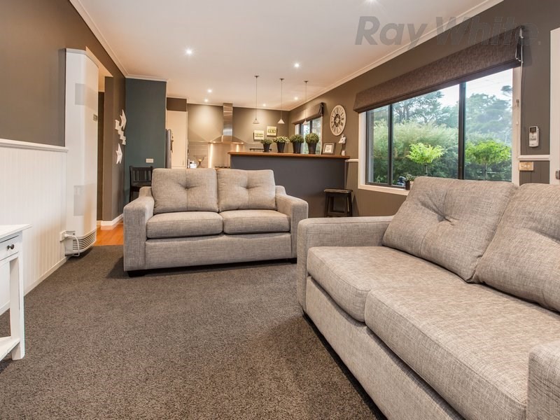 8 Florence Avenue, Rosebud West VIC 3940