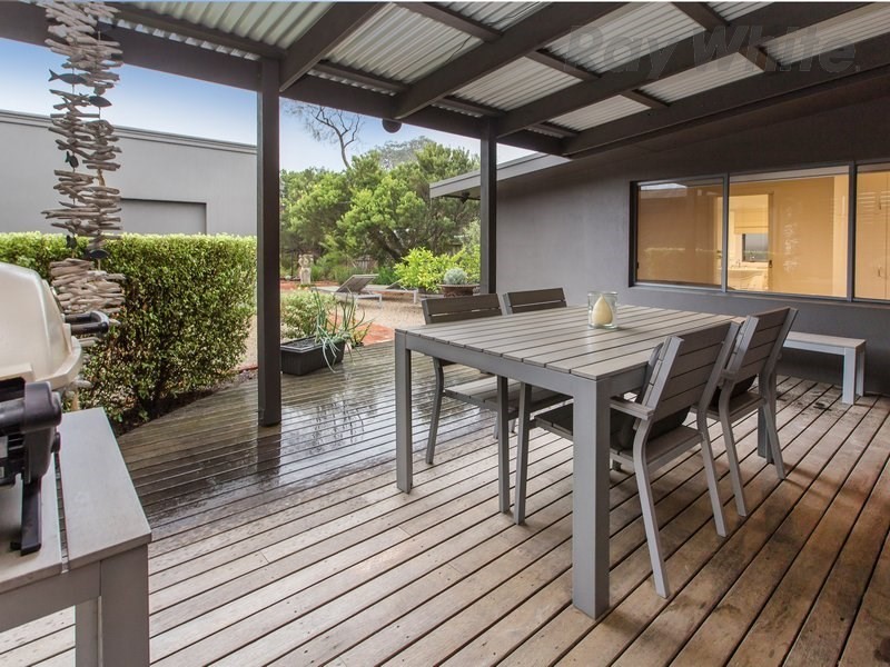 8 Florence Avenue, Rosebud West VIC 3940