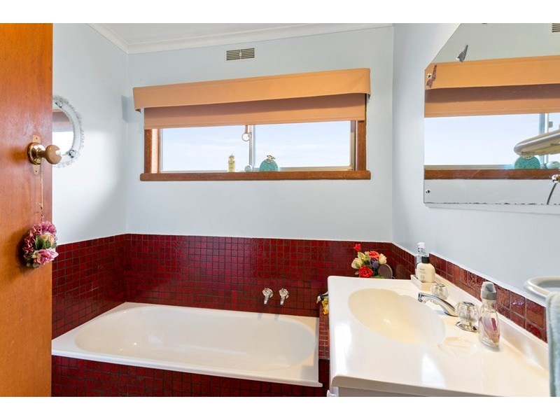 305 Eastbourne Road, Rosebud West VIC 3940