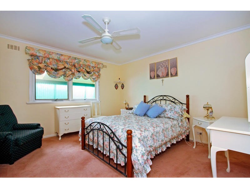 42 Sixth Avenue, Rosebud VIC 3939