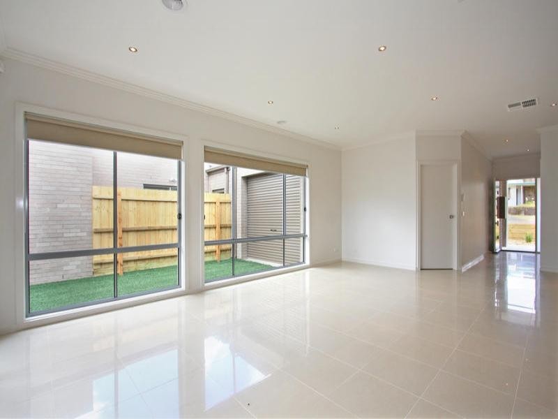 2/10 Murrowong Avenue, Rosebud VIC 3939