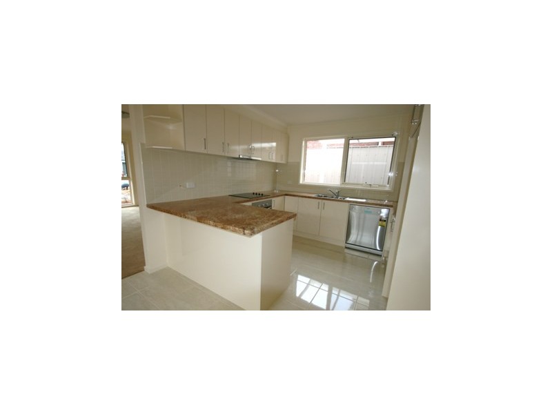 24 Fifth Avenue, Rosebud VIC 3939