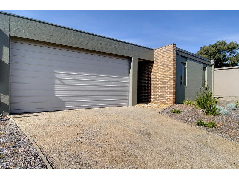 77 Potton Avenue, Rosebud VIC 3939