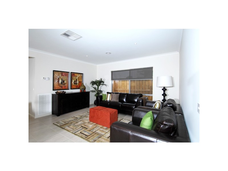 910 Hazeldene Way, Rosebud VIC 3939