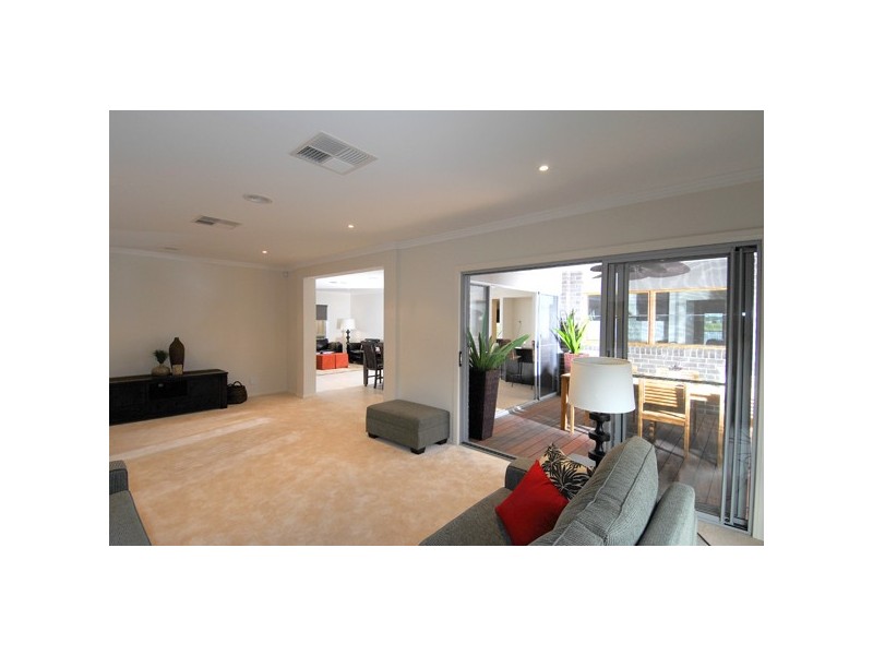 910 Hazeldene Way, Rosebud VIC 3939