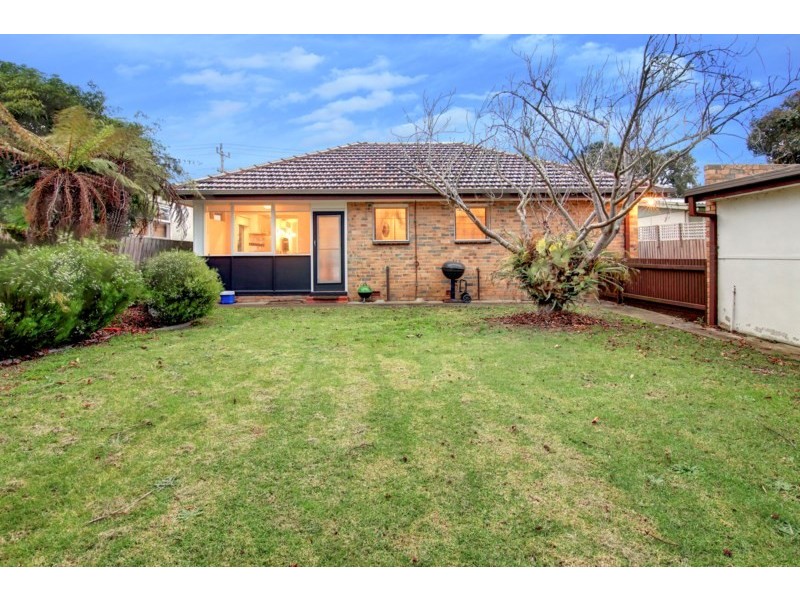 33 Leon Avenue, Rosebud VIC 3939