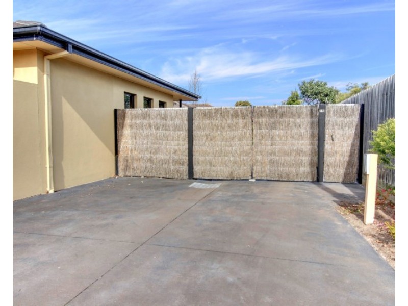 4/15 Cairns Avenue, Rosebud VIC 3939