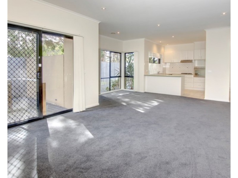 4/15 Cairns Avenue, Rosebud VIC 3939