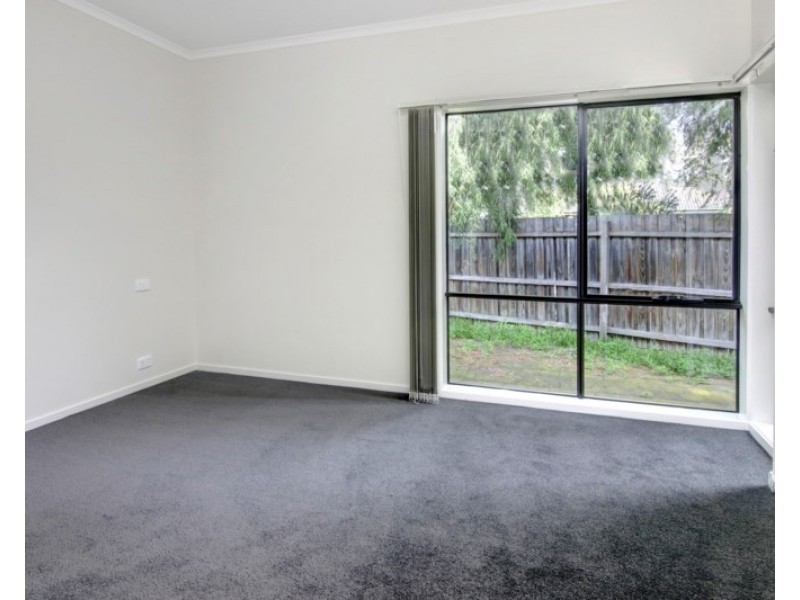 4/15 Cairns Avenue, Rosebud VIC 3939