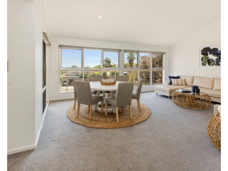 9 Chunar Grove, Mccrae VIC 3938