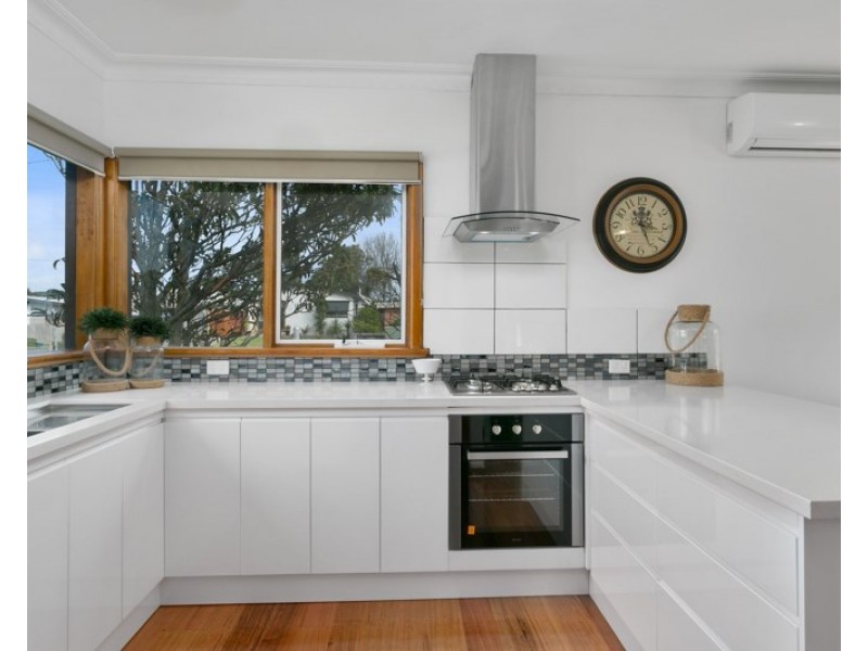 111 Eighth Avenue, Rosebud VIC 3939