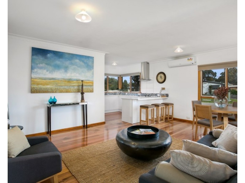 111 Eighth Avenue, Rosebud VIC 3939