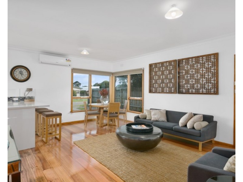 111 Eighth Avenue, Rosebud VIC 3939