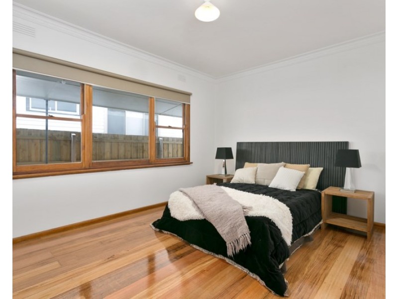 111 Eighth Avenue, Rosebud VIC 3939