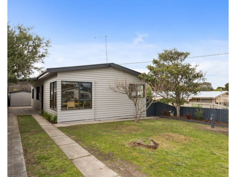 111 Eighth Avenue, Rosebud VIC 3939