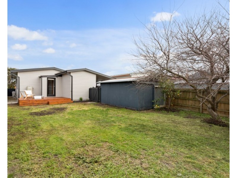 111 Eighth Avenue, Rosebud VIC 3939