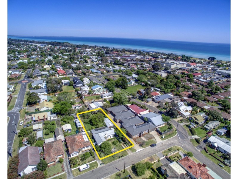 8-10 Foam Street, Rosebud VIC 3939