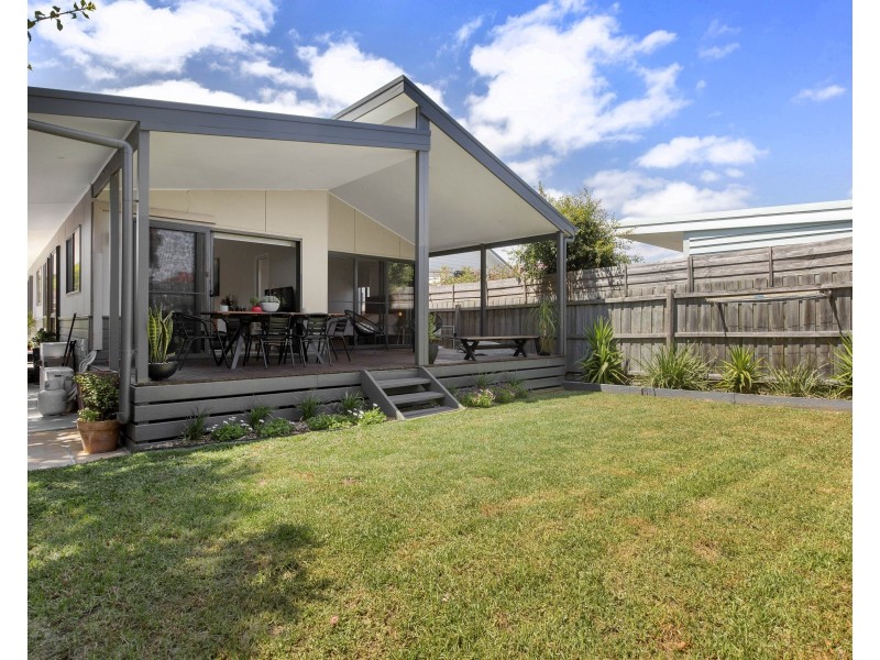 26 Sixth Avenue, Rosebud VIC 3939