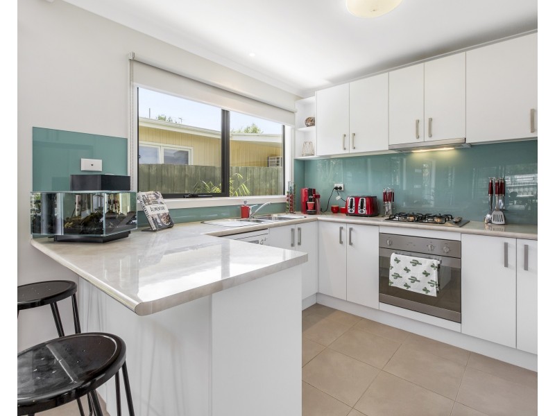 26 Sixth Avenue, Rosebud VIC 3939