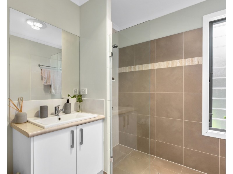 26 Sixth Avenue, Rosebud VIC 3939