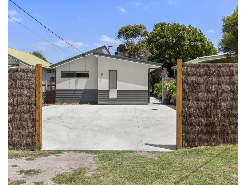 26 Sixth Avenue, Rosebud VIC 3939