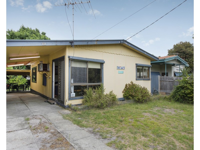 111 Ninth Avenue, Rosebud VIC 3939