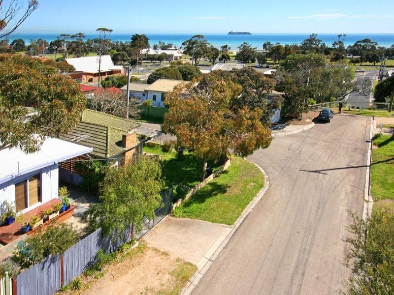 16 Seventh Avenue, Rosebud VIC 3939