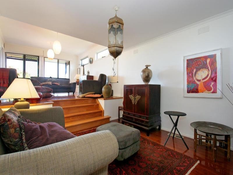 16 Seventh Avenue, Rosebud VIC 3939