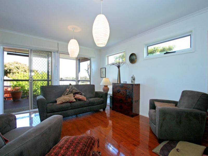 16 Seventh Avenue, Rosebud VIC 3939