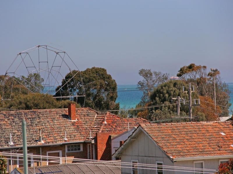 16 Seventh Avenue, Rosebud VIC 3939