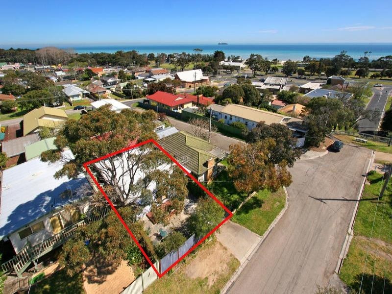 16 Seventh Avenue, Rosebud VIC 3939