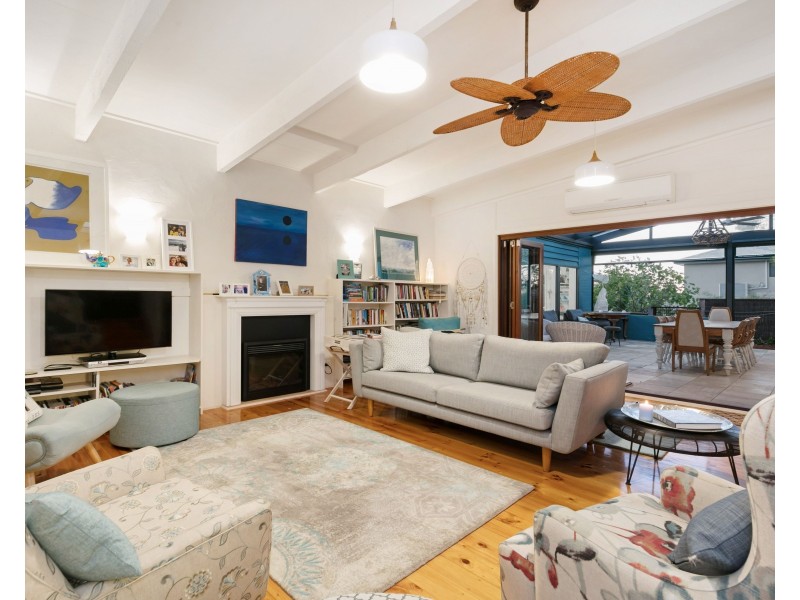 2 Chunar Grove, Mccrae VIC 3938