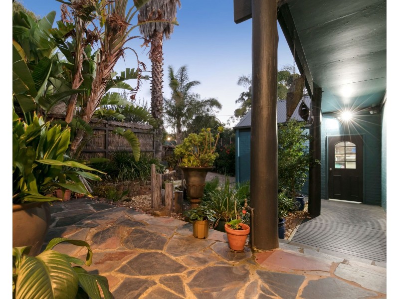 2 Chunar Grove, Mccrae VIC 3938