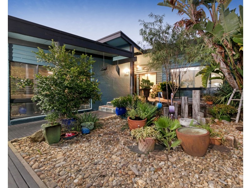 2 Chunar Grove, Mccrae VIC 3938