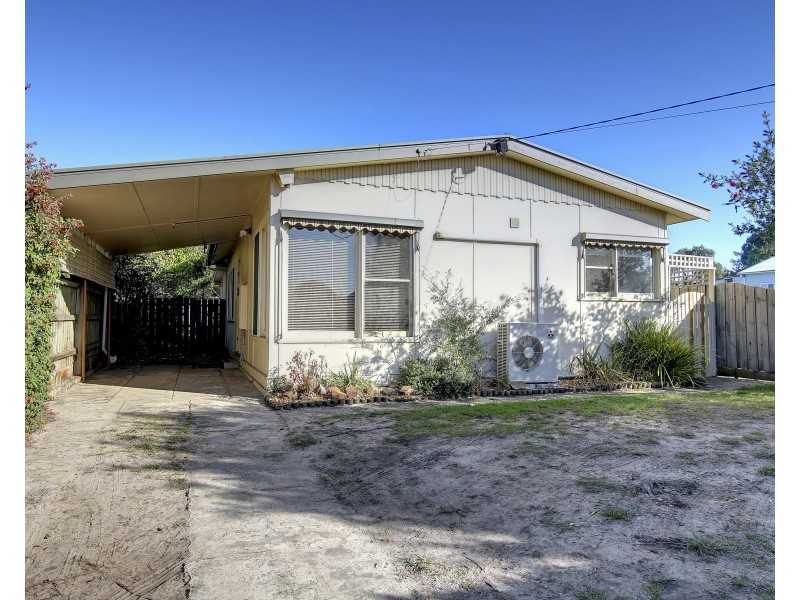 70 Ninth Avenue, Rosebud VIC 3939