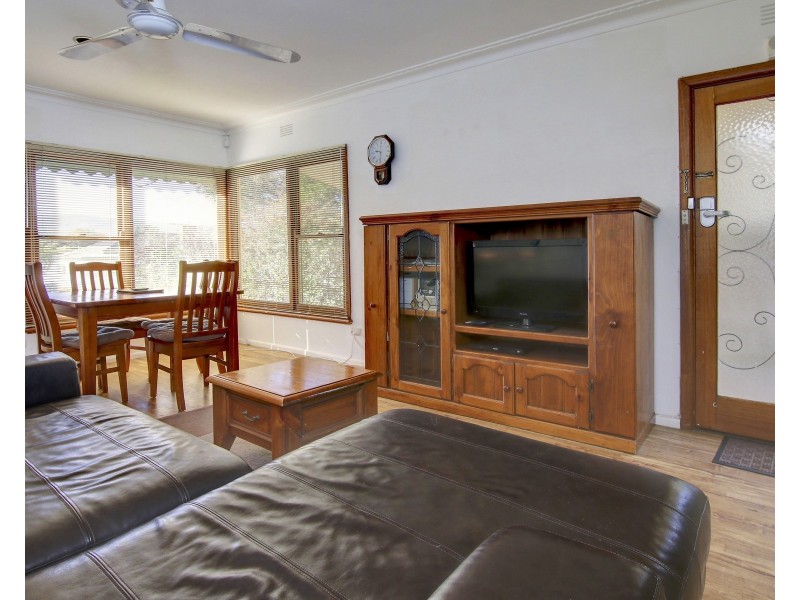 70 Ninth Avenue, Rosebud VIC 3939