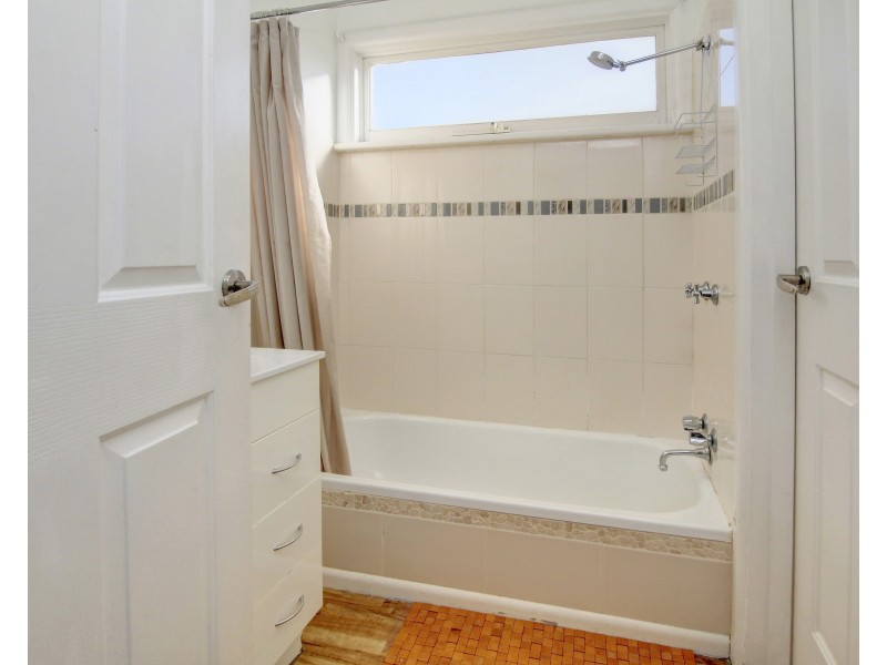 70 Ninth Avenue, Rosebud VIC 3939