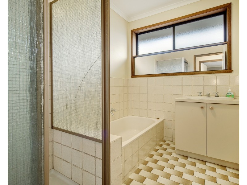 125 Sixth Avenue, Rosebud VIC 3939