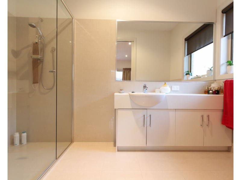 4/5 Rosemore Road, Rosebud VIC 3939