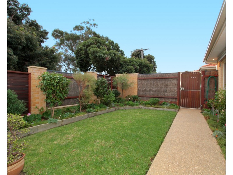 4/5 Rosemore Road, Rosebud VIC 3939