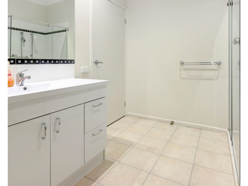 4/15 Cairns Avenue, Rosebud VIC 3939